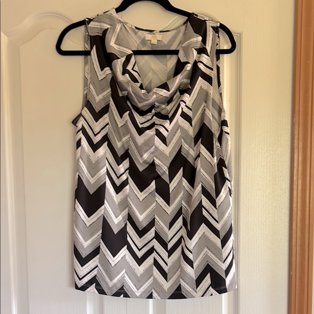 Chevron Pattern Sleeveless Top - Black and White